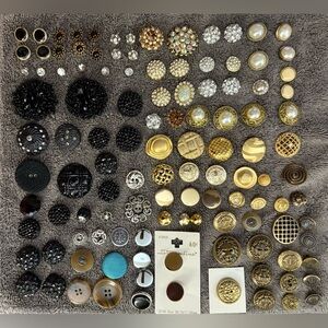 Vintage Button Bundle 100+ Pieces